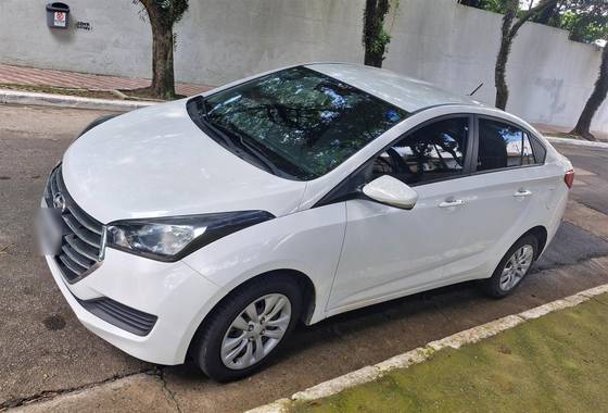 HYUNDAI HB20S 1.6 COMFORT PLUS 16V FLEX 4P AUTOMÁTICO